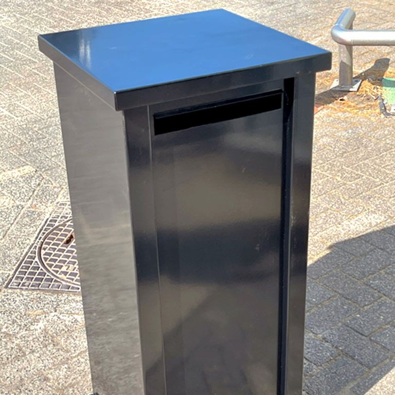 Poštni nabiralnik iz prašno barvanega jekla Arizona Tip S