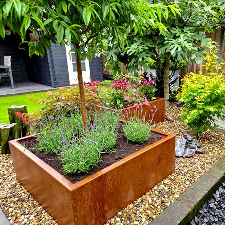 Varjeno korito za rože iz jekla corten Montana 100 x 100 x 40 cm