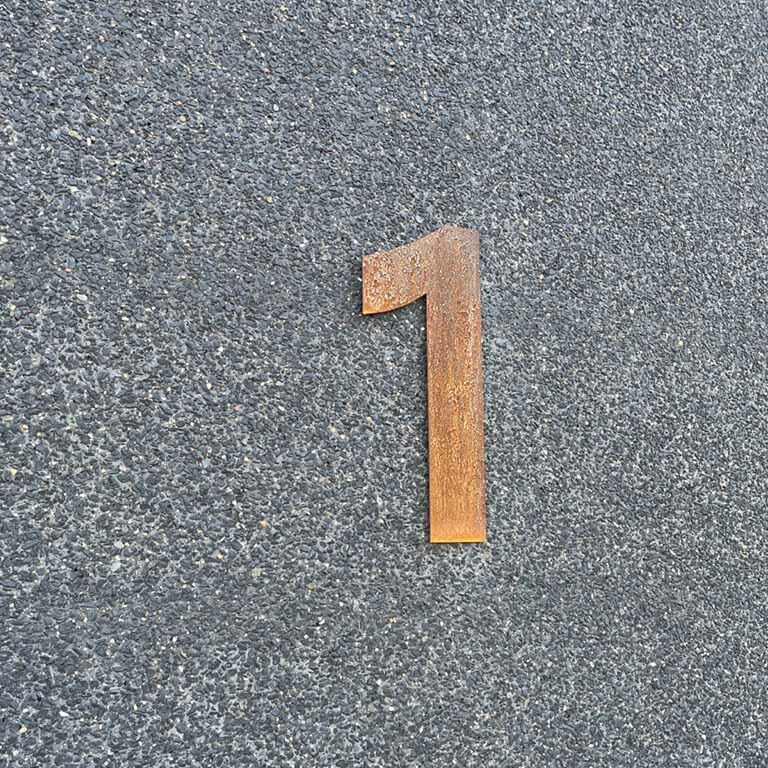 Hišna številka iz jekla corten 1 - 30 cm