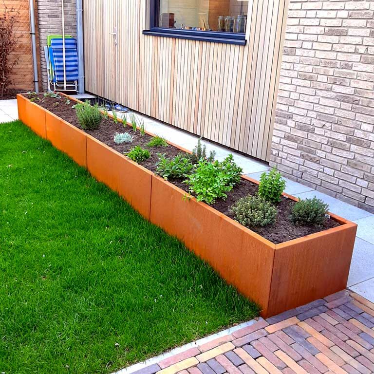 Korito za rože iz jekla corten Texas xxl 480 x 80 cm
