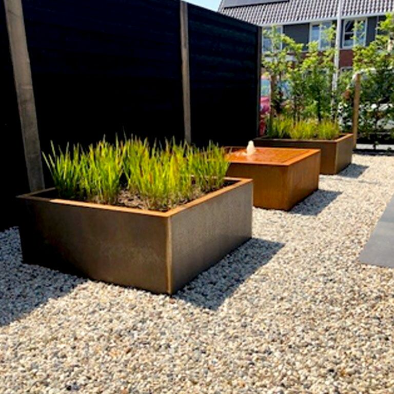 Varjeno korito za rože iz jekla corten Montana 100 x 100 x 40 cm