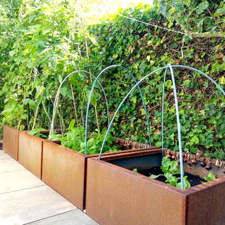 Varjeno korito za rože iz jekla corten Montana 80 x 80 x 40 cm