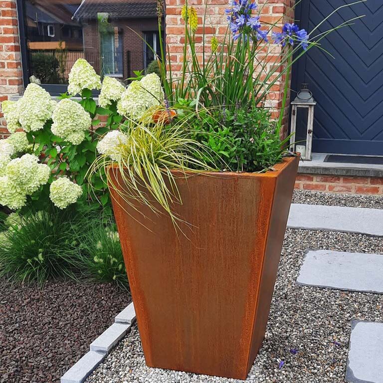 Varjeno korito za rože iz jekla corten Stožec 80 x 80 x 100 cm
