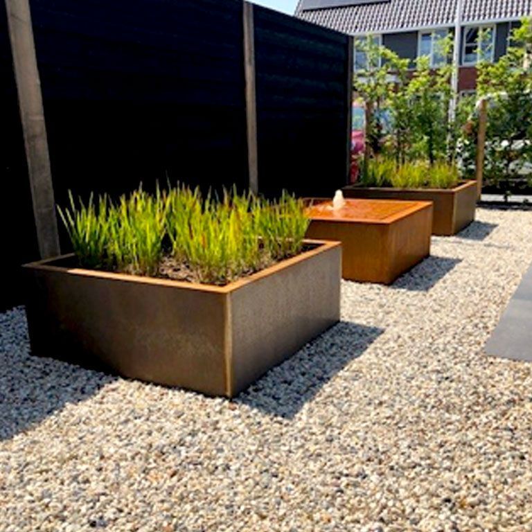 Varjeno korito za rože iz jekla corten Montana 100 x 100 x 40 cm