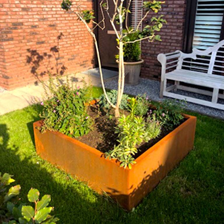 Varjeno korito za rože iz jekla corten Montana 120 x 120 x 40 cm