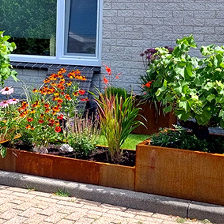 Varjeno korito za rože iz jekla corten Montana 80 x 80 x 40 cm